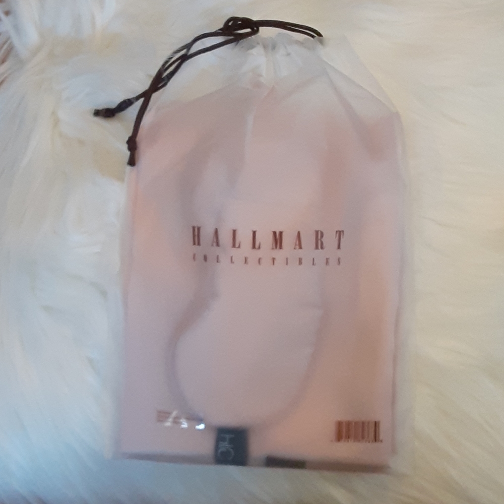 HALLMART COLLECTIBLES Satin Pillowcase & Eye Mask